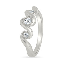 Wavy Three-Stone Ring